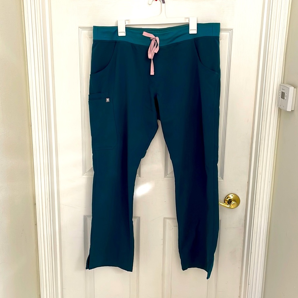 FIGS Women’s Caribbean Blue Cargo Scrub Pants (Kade)
